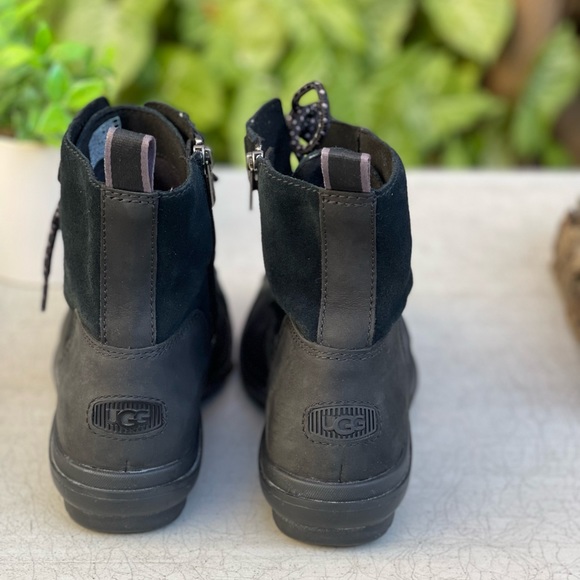 UGG Hapsburg Duck WINTER BLACK BOOTS WOMENS  SIZE 7.5 gently used - Picture 10 of 16
